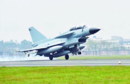 2019年最后一個飛行日，殲10飛機安全著陸。